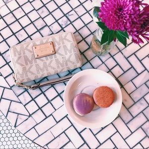 Michael Kors Logo Printed Wallet